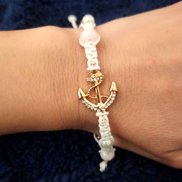Jewelry - Beautiful White Bracelet